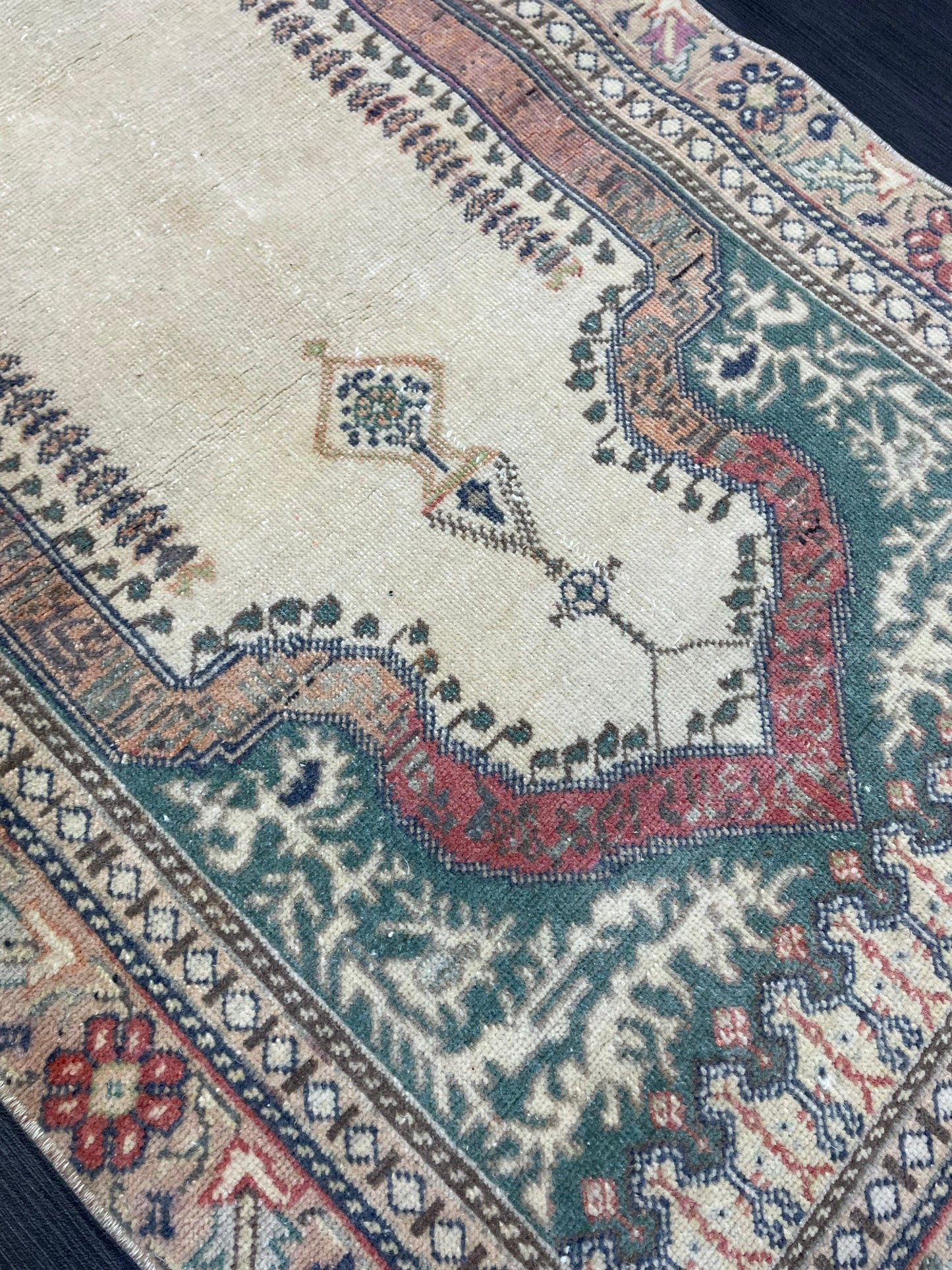 Vintage Turkish Rug, Fine Hand Knotted Rug, 2.5 x 3.10 Living Room Rug, Bathroom Rug, Vanity Rug, Vintage Oushak Rug, Wool Vintage Rugs,