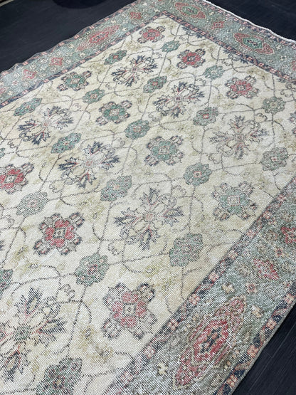 Vintage Rugs, Eclectic 5.8 x 9.4 Rug, Shabbychic Rug, Rustic Rug, Handmade Rug, Vintage Turkish Rug, Farmhouse Rug, Distressed Persian Rug