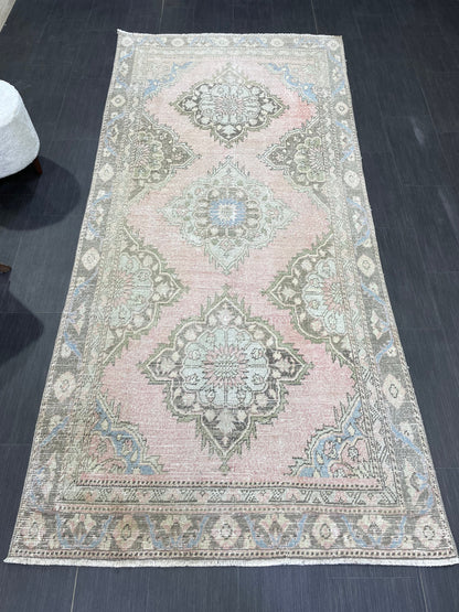 Vintage Runner Rug 4.3 x 9 Persian Runner Rug Wool Oushak Rug Oushak Runner Rug Turkish Runner Pink Kitchen Runner Distressed Hallway Runner