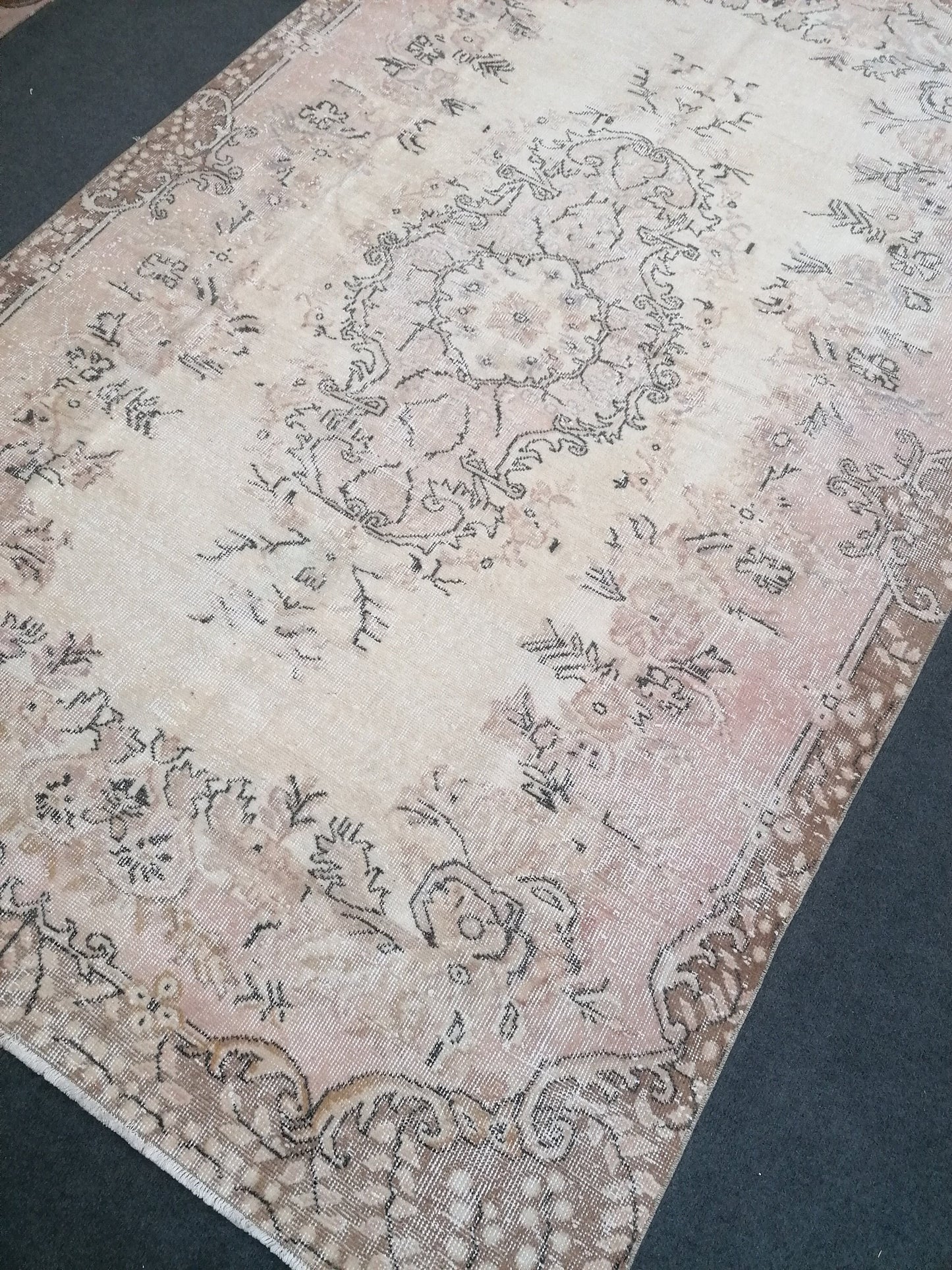 Large turkısh rug 9x5'5 faded vıntage rug, oushak vıntage turkısh rug, anatolian hand made rug,wool rug