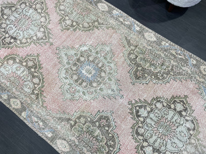 Vintage Runner Rug 4.3 x 9 Persian Runner Rug Wool Oushak Rug Oushak Runner Rug Turkish Runner Pink Kitchen Runner Distressed Hallway Runner