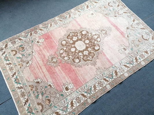 Vintage wool rug, turkısh hand made rug 4'9x7'3 oushak rug, living room rug