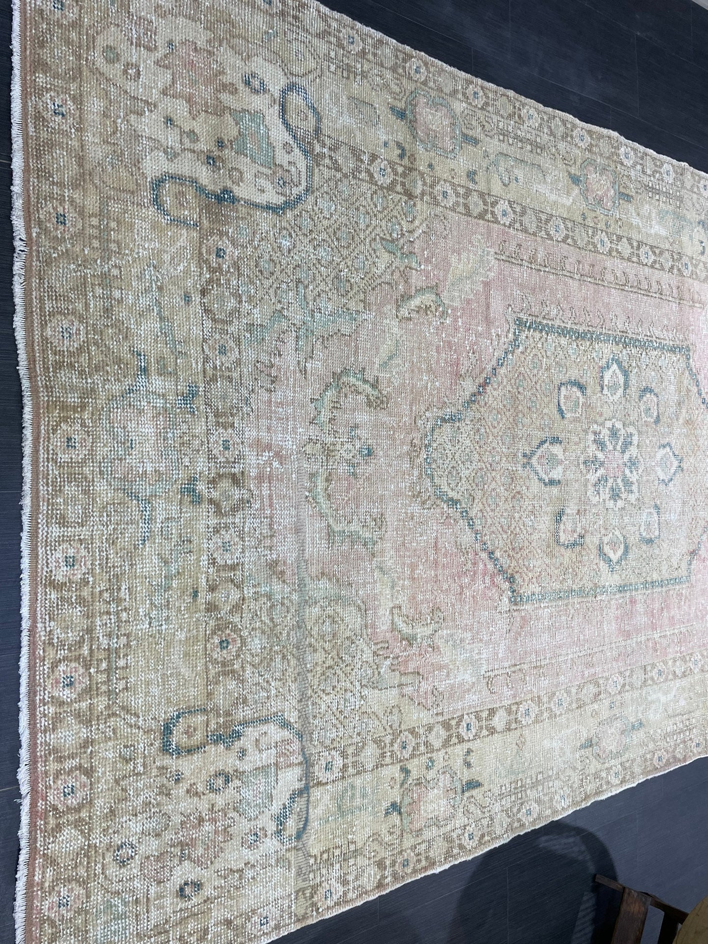 Antique Distressed Rug, TURKISH 6x 9.3 Rug, Hand Knotted Rug, Light Pink Vintage Rug, Wool Oushak Rug Handmade Rug,