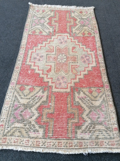 Vıntage small rug,wool hand made rug,turkısh rug 2'11x1'6