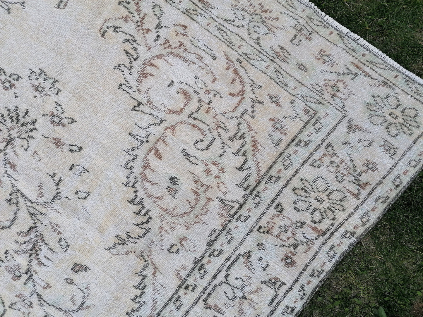 Large oushak rug, muted distressed vintage rug, faded turkish rug, neutral hand made wool rug 6x9'4 kitchen rug, bohemian rug