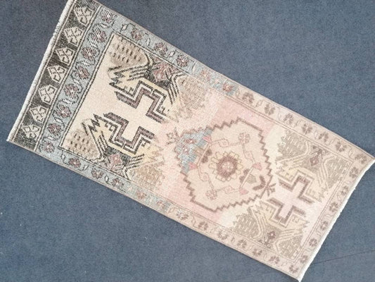 Turkısh small rug, anatolian  vıntage rug, entery hand made rug, wool rug 1'9x3'9 feet