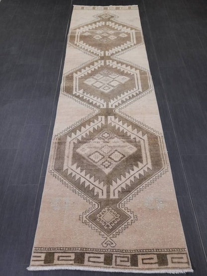 NEUTRAL Turkish RUNNER Rug Neutral 2.7 x 9.6 RUNNER Vintage Muted Short Runner Oriental Runner Rug, Turkish Runner Neutral Persian Runner