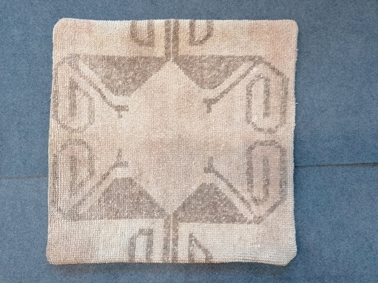 Faded turkish pillow hand made rug, vintage smalls rug, anatalion pillows rug, old pillows team