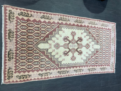 Vintage Rug, Oriental Handmade Rug, 2.6 x 5 Oushak Rug, Rustic Rug, Natural Wool Rug, Fun Turkish Rug, Persian Rug, Soft Wool Rug