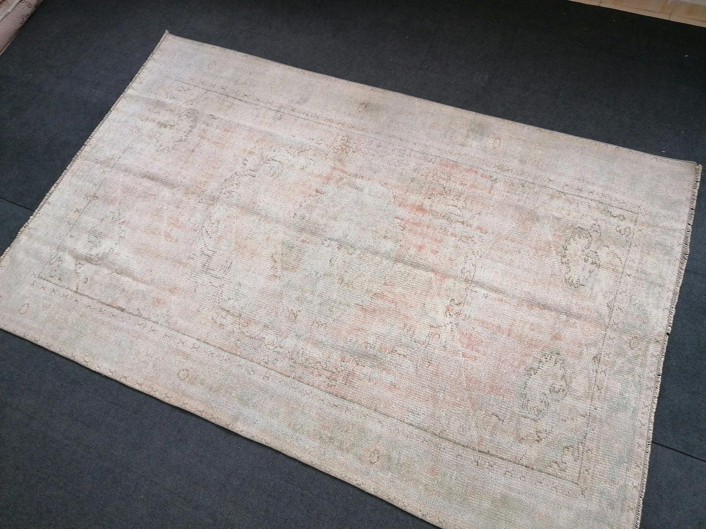 Distressed vintage rug 5'8x9 muted hand made rug, faded antique rug, rustic rug, floral rug turkish rug farmhouse rug,vintage rug, wool rug