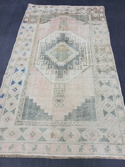 Vintage Rug, Handmade Rug, Oushak Rug, 3.6 x 5.10  wool Rug, Fun Rug Turkish Rug, Farmhouse Rug, Vintage Wool Carpet Oriental Rug