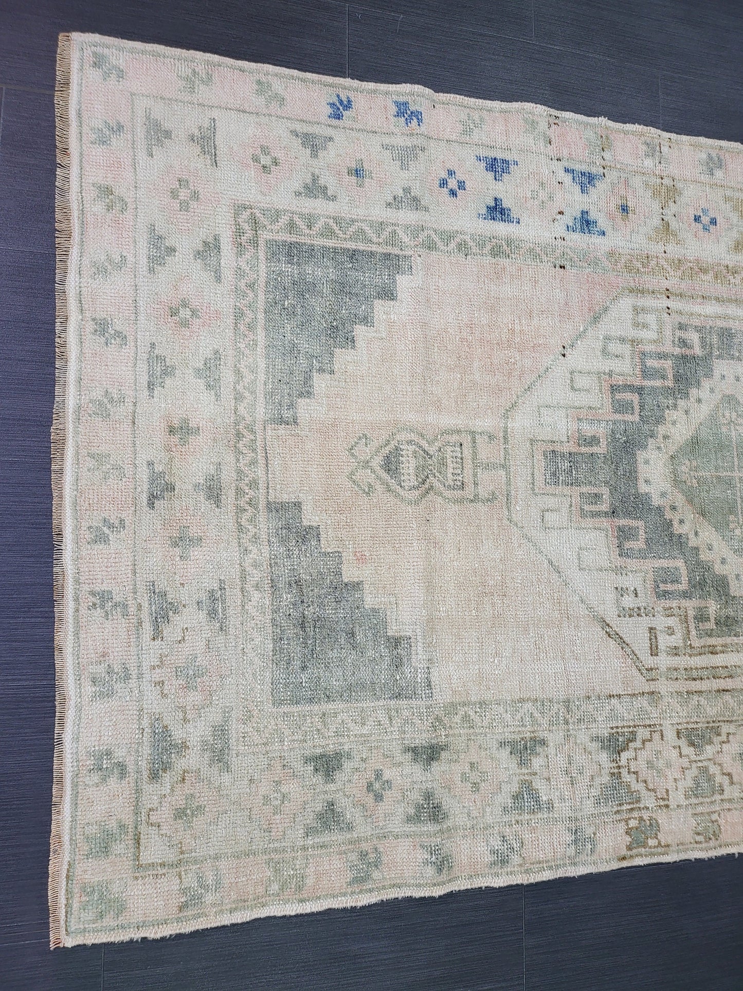 Vintage Rug, Handmade Rug, Oushak Rug, 3.6 x 5.10  wool Rug, Fun Rug Turkish Rug, Farmhouse Rug, Vintage Wool Carpet Oriental Rug