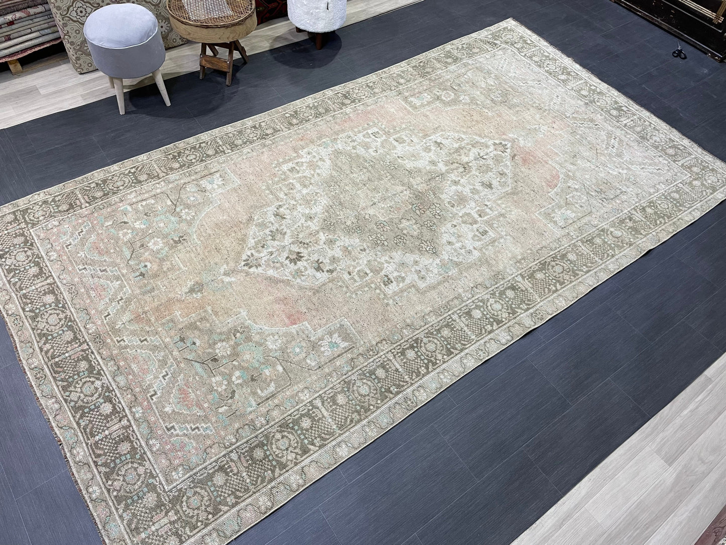 Vintage Rug, Handmade 6 x 11.2 Rug, Muted Oushak Rug Rustic Persian Rug, Turkish Rug, Hand Knotted Wool rug, Vintage Oriental Rug