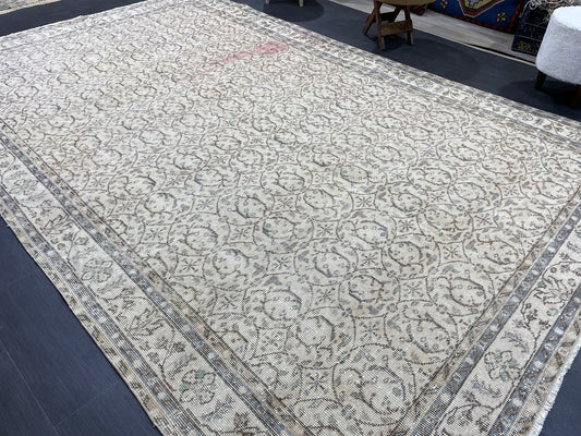 Vintage Rug, Turkish 6.8 x 10.6 Rug, Muted Livingroom Rug, Kitchen Rug, Handmade Wool Rug, Hand Knotted Rug, Oushak Rug