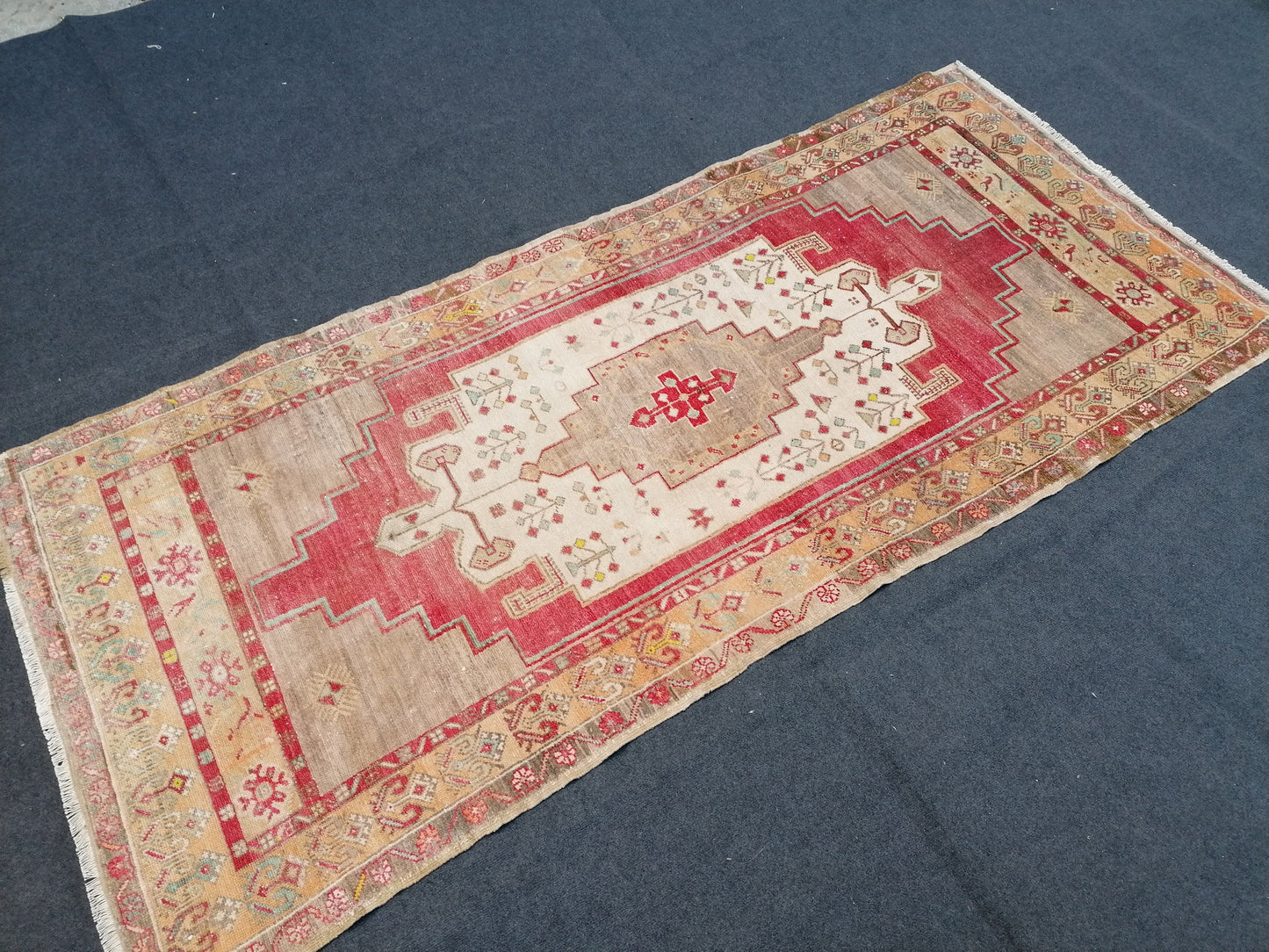 Oushak turkish rug, vintage turkish rug,oushak vintage rug 8'5x3'10