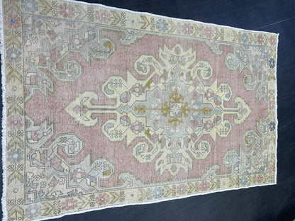 Vintage Rug, Persian Rug, Muted Handmade 4.7 x 7.4 Rug, Natural Wool Oushak Rug Hand Knotted, Vintage Turkish Rug