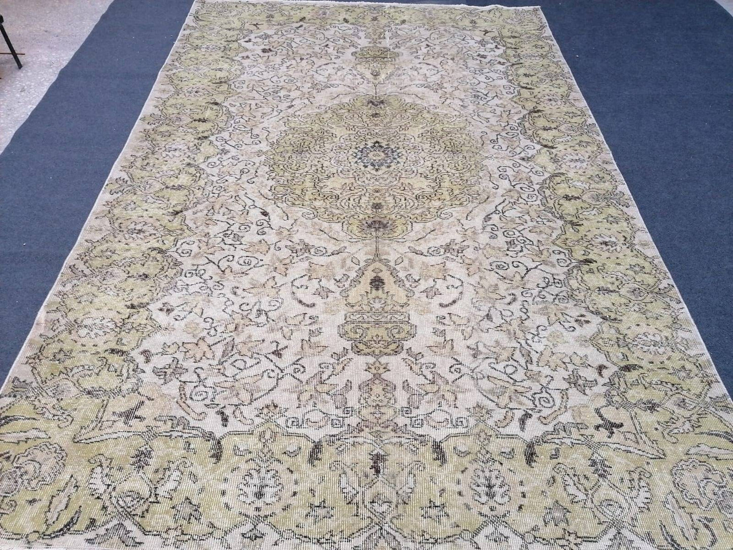Vintage green rug 6'5x9'7 large oushak rug, vintage hand made wool rug, vintageturkish rug, living room rug, bohemian rug, kitchen rug