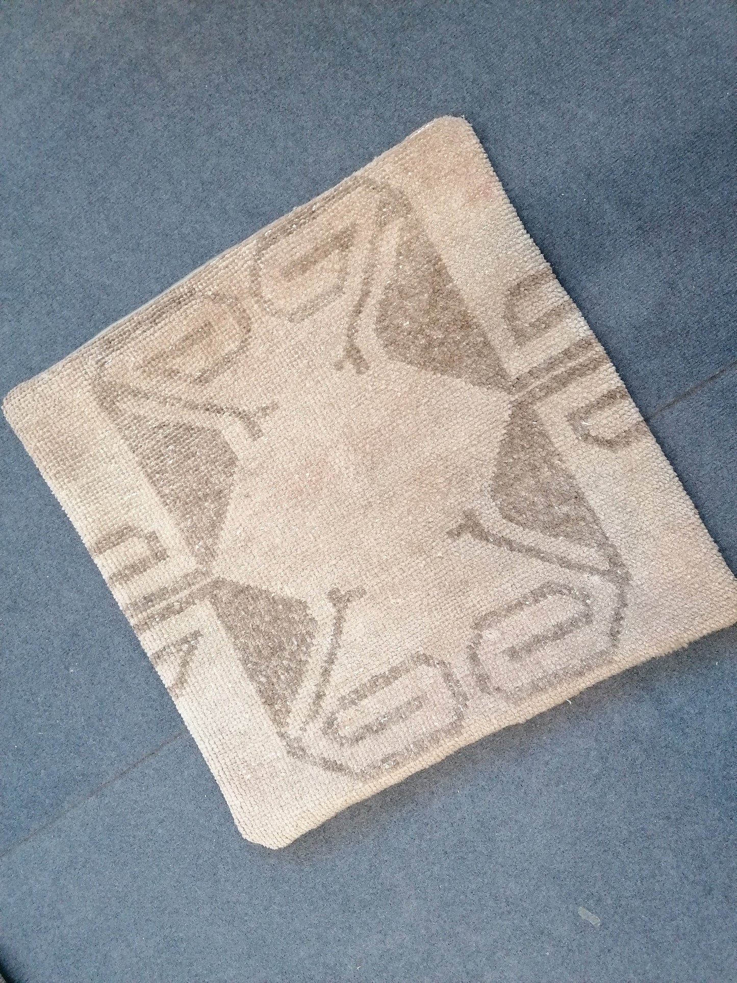 Faded turkish pillow hand made rug, vintage smalls rug, anatalion pillows rug, old pillows team