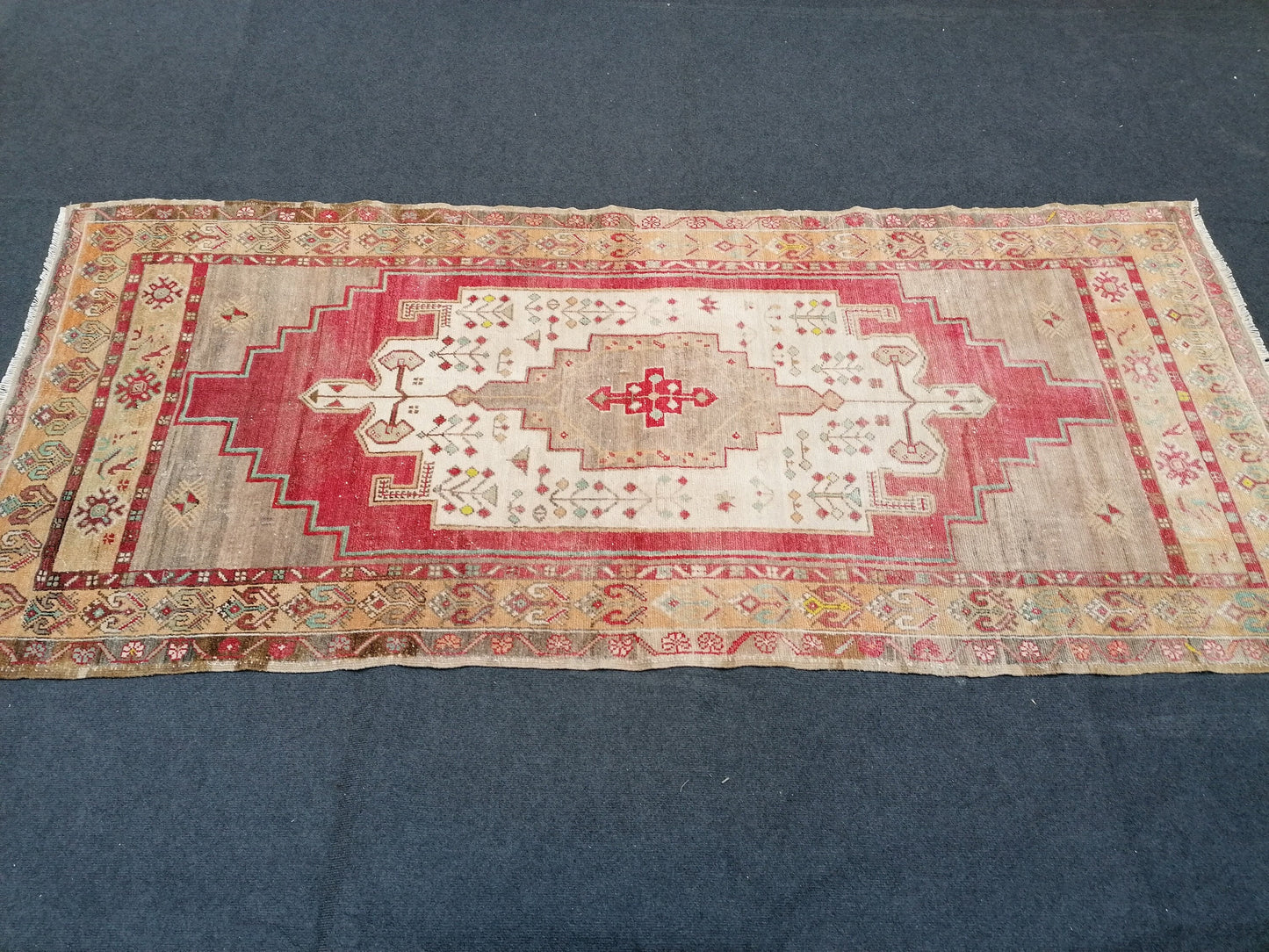 Oushak turkish rug, vintage turkish rug,oushak vintage rug 8'5x3'10