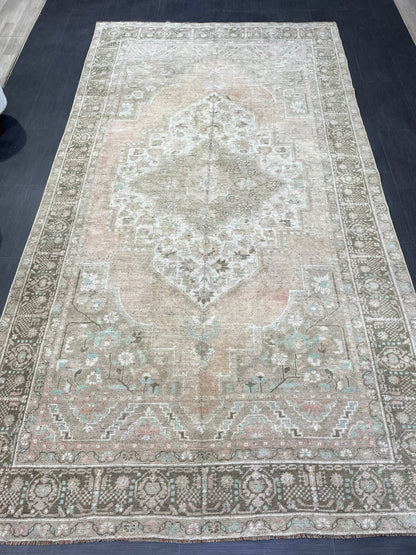 Vintage Rug, Handmade 6 x 11.2 Rug, Muted Oushak Rug Rustic Persian Rug, Turkish Rug, Hand Knotted Wool rug, Vintage Oriental Rug