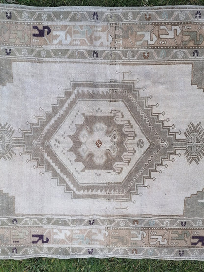 9x4'7 faded vintage turkish rug,oushak vintage kitchen rug,vintage anatolian bohemian rug,unique hand made bohemian