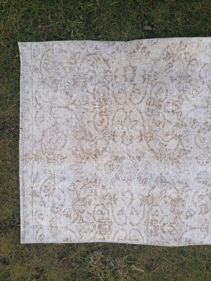 Faded turkish runner 9'x2'8 muted turkish runner, runner rug, kitchen runner, vintage runner rug