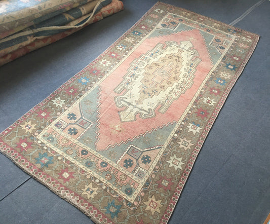 4x9 feet handmade vintage large floor rug, oushak wide kitchen area rug, pink wool muted color bedroom rug, living room decor, hallway rugs