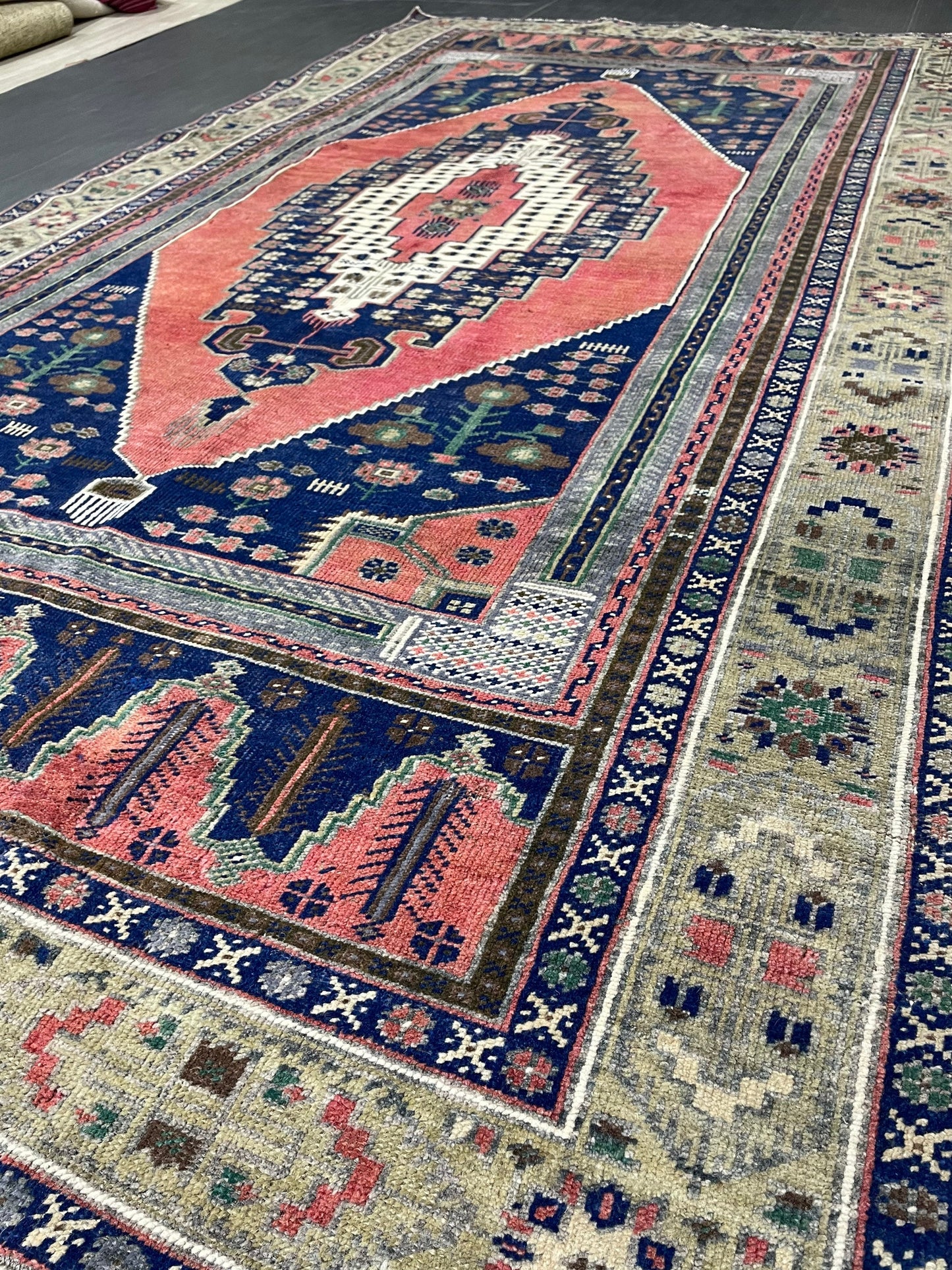 OUSHAK RUG TURKISH Vintage 4.9 x 9 Rug Vintage Oriental Rug Vintage Rug Wool Hand Knotted 5x9 Rug Hand Made Rugs Vintage Turkish Rug