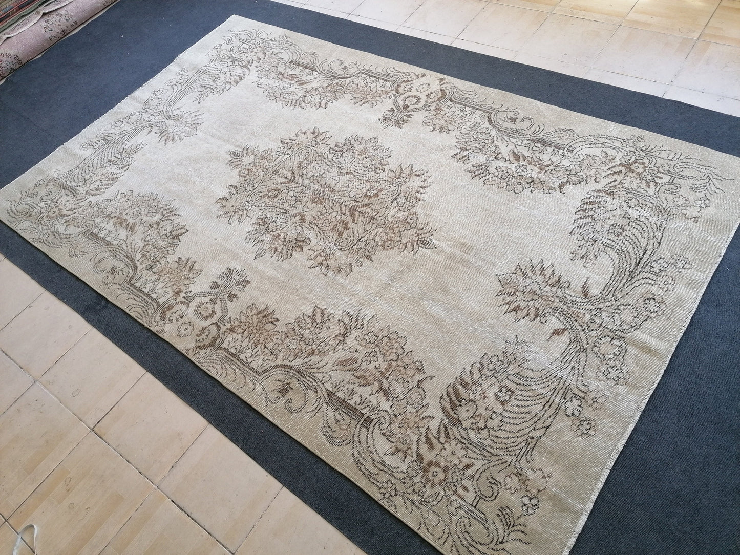 5.7 x 9 Large muted rug  vintage turkish rug, faded oushak vintage rug, kitchen rug, vintage anatolian rug, unique handmade