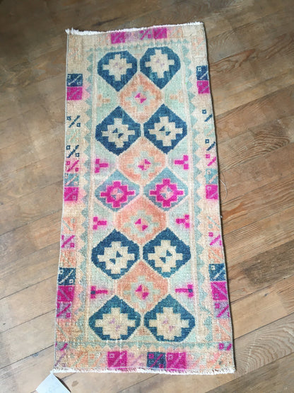 1.5x3.2 feet wool pink muted handmade small rug, vintage turkish kitchen mini area rug, oushak floor small bedroom rug, bohemian mini rugs