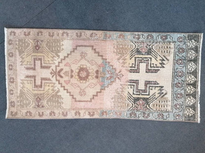 Turkısh small rug, anatolian  vıntage rug, entery hand made rug, wool rug 1'9x3'9 feet