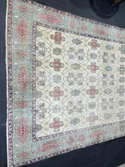 Vintage Rugs, Eclectic 5.8 x 9.4 Rug, Shabbychic Rug, Rustic Rug, Handmade Rug, Vintage Turkish Rug, Farmhouse Rug, Distressed Persian Rug