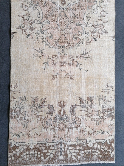 3x9'9 runner rug, vintage runner rug , vintage oushak rug, oushak runner, turkish runner rug, kitchen runner rug, bohemian rug