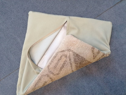 Faded turkish pillow hand made rug, vintage smalls rug, anatalion pillows rug, old pillows team