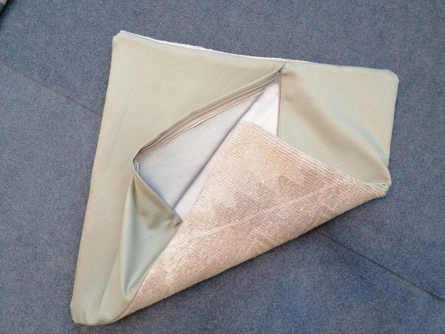 Faded turkish pillow hand made rug, vintage smalls rug, anatalion pillows rug, old pillows team