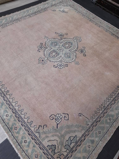 SQUARE RUG Antique 9.5 x 9.5 Rug TURKISH Oushak Rug Vintage Rug Wool Antique Rug Hand Made Rug Vintage Oriental Rug Natural Wool and Dye