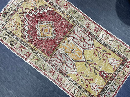 Vintage RUG, TURKISH Rug, Wool Oriental 2.5 x 4.7 Rug, Handmade Rugs, Red Oriental rug, Hand Knotted rug