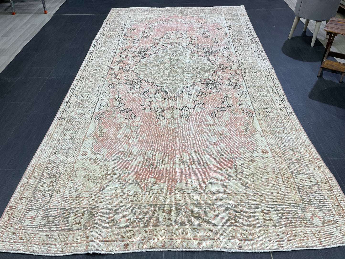 Floral Vintage RUG Antique TURKISH Rug Vintage Distressed 5.4 x 10 Rug Wool Oushak Rug Hand Made Vintage Rug Pink Persian Rug