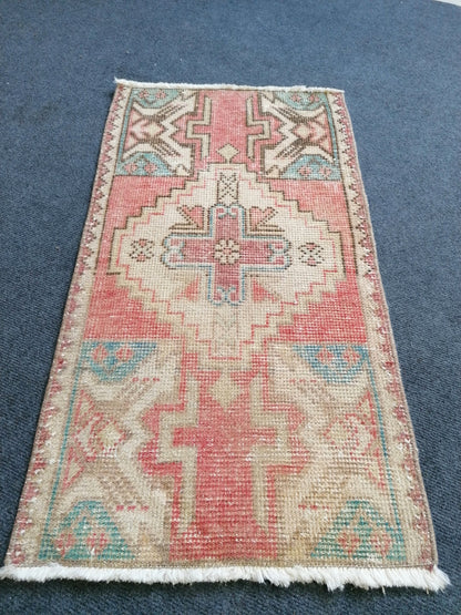 Vintage small turkish rug, hand made wool rug 2'10x1'6 feet
