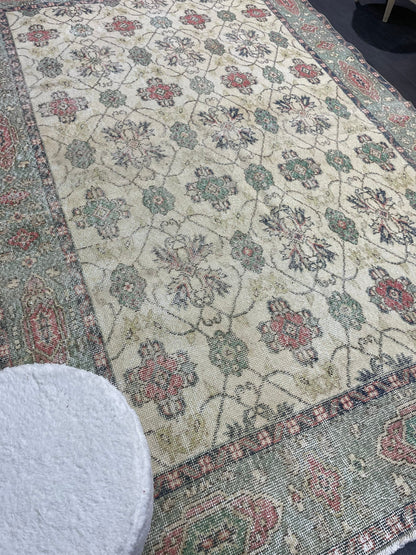 Vintage Rugs, Eclectic 5.8 x 9.4 Rug, Shabbychic Rug, Rustic Rug, Handmade Rug, Vintage Turkish Rug, Farmhouse Rug, Distressed Persian Rug