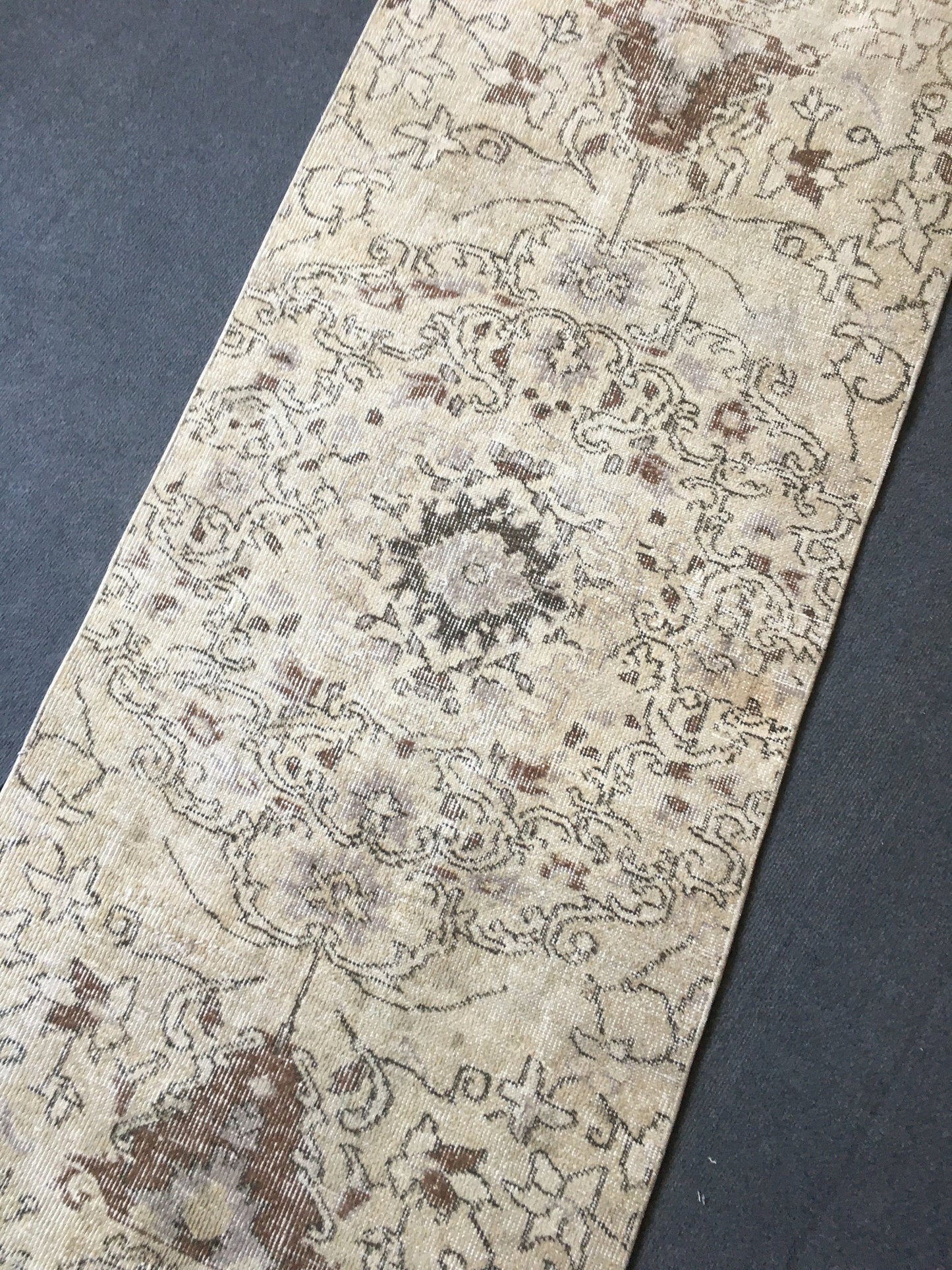 2.6x9 feet natural brown turkish long runner rug, entryway tall runner, vintage faded living room rug, kitchen floor runner, bath mat rug