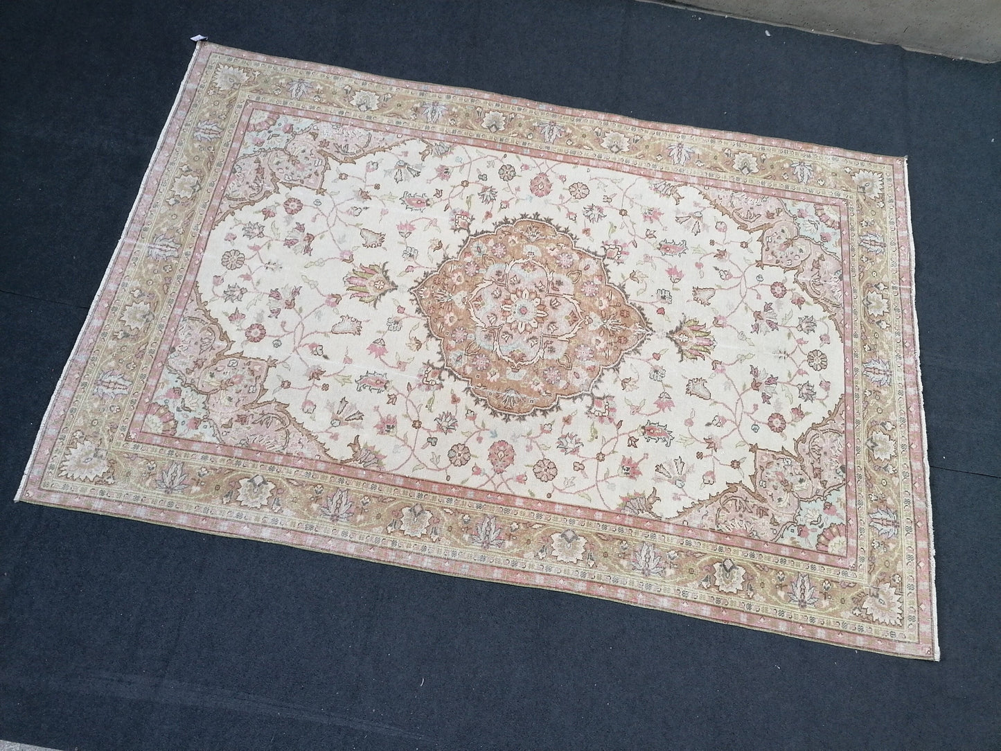 10'2x6'7  large size rug, muted vintage rug