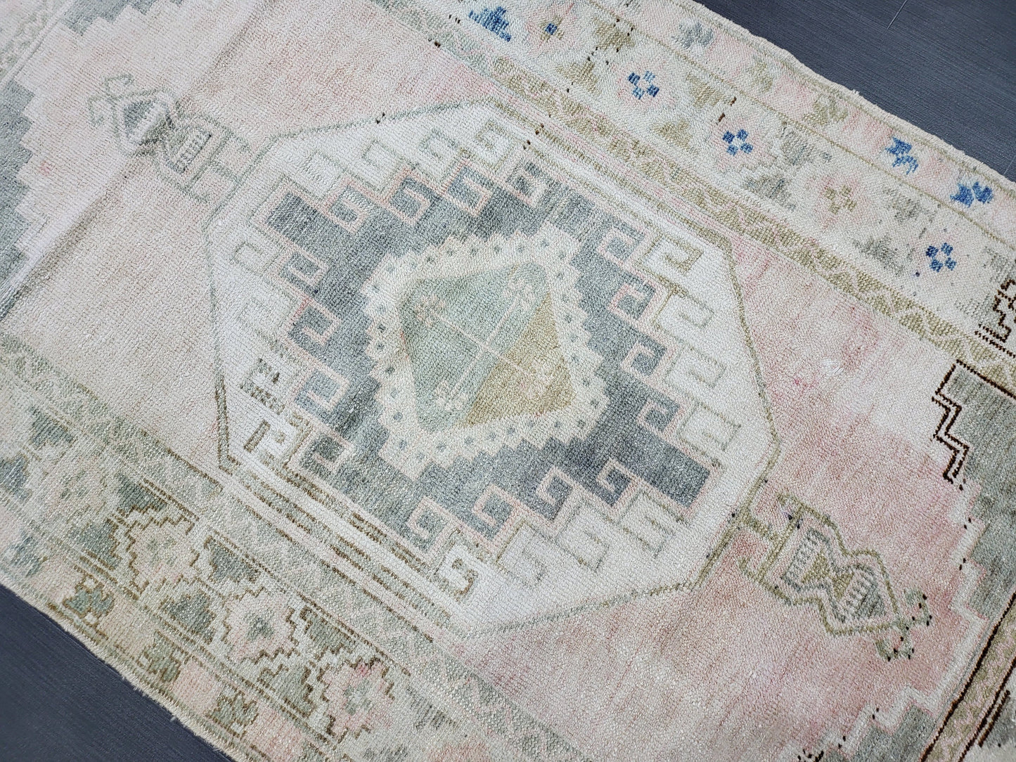 Vintage Rug, Handmade Rug, Oushak Rug, 3.6 x 5.10  wool Rug, Fun Rug Turkish Rug, Farmhouse Rug, Vintage Wool Carpet Oriental Rug