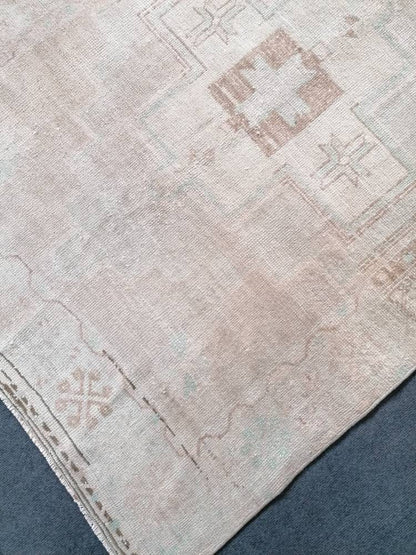 Neatural oushak wool rug, faded vintage rug, hand made rug 3'11x7'8 feet