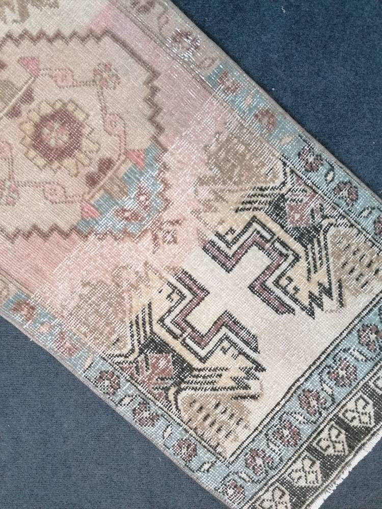 Turkısh small rug, anatolian  vıntage rug, entery hand made rug, wool rug 1'9x3'9 feet
