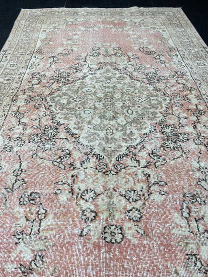 Floral Vintage RUG Antique TURKISH Rug Vintage Distressed 5.4 x 10 Rug Wool Oushak Rug Hand Made Vintage Rug Pink Persian Rug