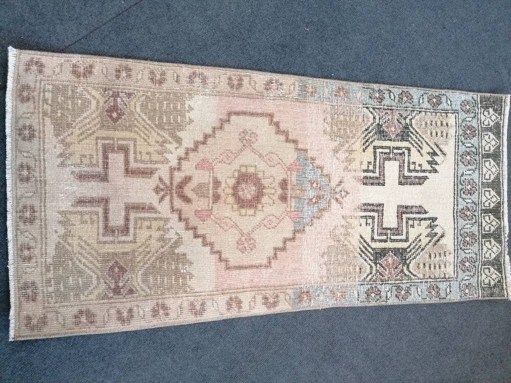 Turkısh small rug, anatolian  vıntage rug, entery hand made rug, wool rug 1'9x3'9 feet