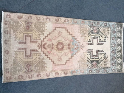Turkısh small rug, anatolian  vıntage rug, entery hand made rug, wool rug 1'9x3'9 feet
