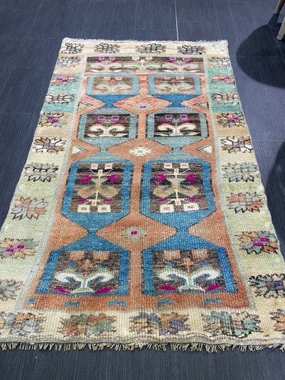 Vintage Rug, TURKISH 2.6 x 4 Rug, Vintage Wool Rug, Oushak Rug Orient Rug, Hand Knotted Rug, 100% Wool Rug, Handmade Rug