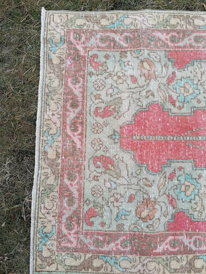 Turkısh rug 5'5x3'3 vıntage rug,wool rug,